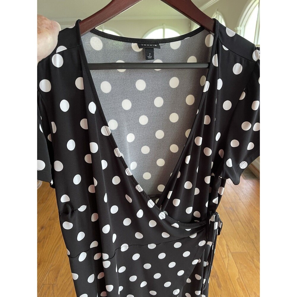 Torrid Wrap-Style Popover Black White Polka Dot V-Neck SS Ladies Size 2 *Read*